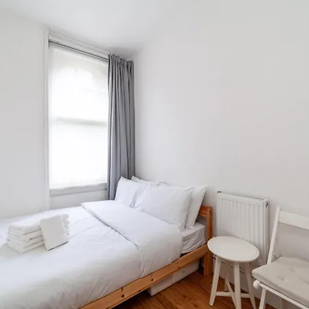 Cozy & Charming 2-bedroom Flat In Prime * London