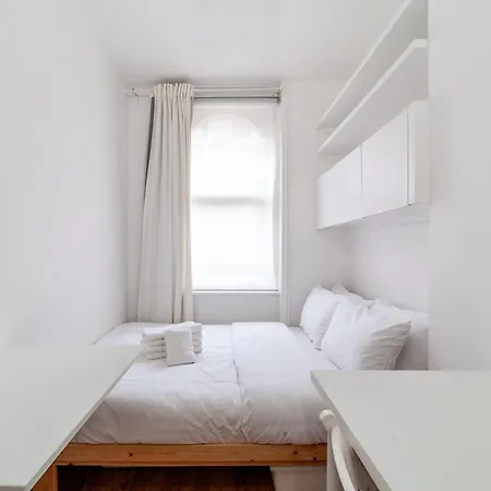 Apartment Cozy & Charming 2-bedroom Flat In Prime London