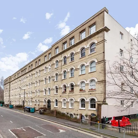 Cozy & Charming 2-bedroom Flat In Prime Apartment