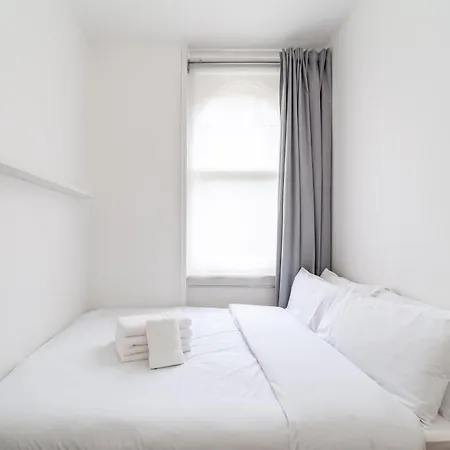 Cozy & Charming 2-bedroom Flat In Prime Apartment *