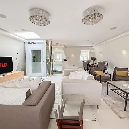 Luxurious Penthouse In Prime Location * London