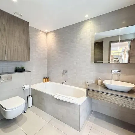 Apartment Luxurious Penthouse In Prime Location *