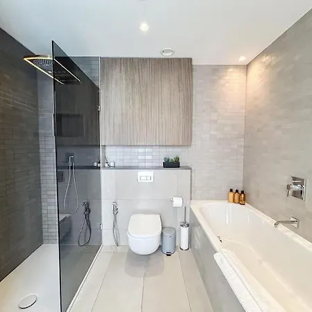 Apartment Luxurious Penthouse In Prime Location