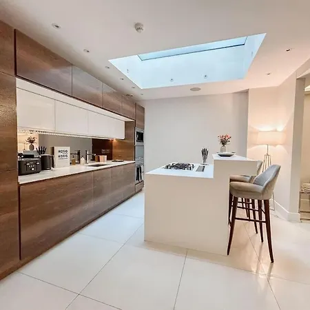 Elegant And Spacious In Prime *