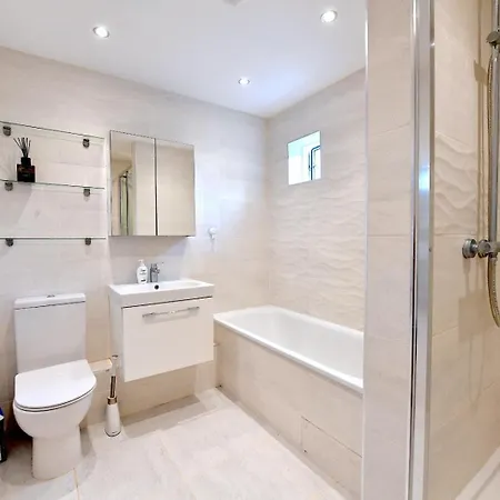 Apartment 2 Bedrooms Sleep 6 Free Parking London