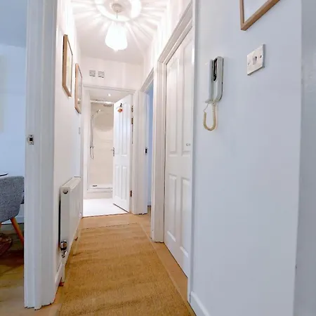 Apartment 2 Bedrooms Sleep 6 Free Parking *