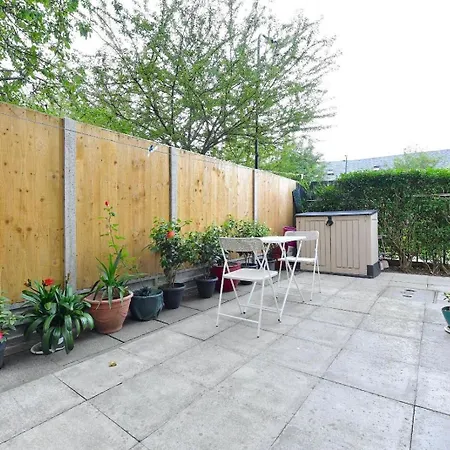 2 Bedrooms Sleep 6 Free Parking *