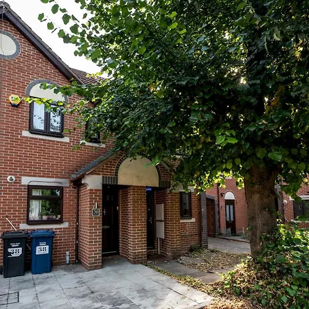Holiday home 3 Storey House Next To Museum London Pass The Keys