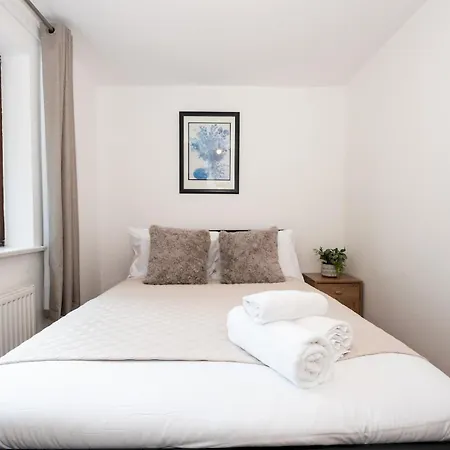 3 Storey House Next To Museum London Pass The Keys Holiday home Edgware