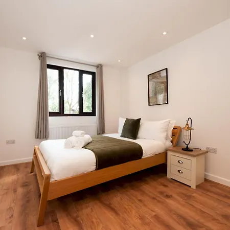3 Storey House Next To Museum London Pass The Keys Edgware