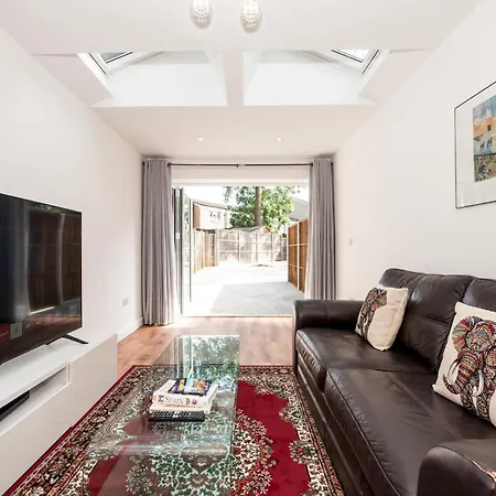 Holiday home 3 Storey House Next To Museum London Pass The Keys