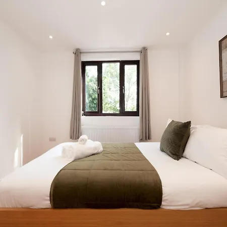 3 Storey House Next To Museum London Pass The Keys Holiday home Edgware