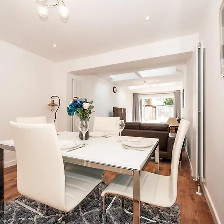 Holiday home 3 Storey House Next To Museum London Pass The Keys *