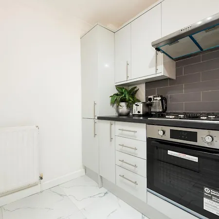 3 Storey House Next To Museum London Pass The Keys Holiday home Edgware