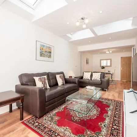 Holiday home 3 Storey House Next To Museum London Pass The Keys