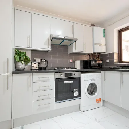 Holiday home 3 Storey House Next To Museum London Pass The Keys *