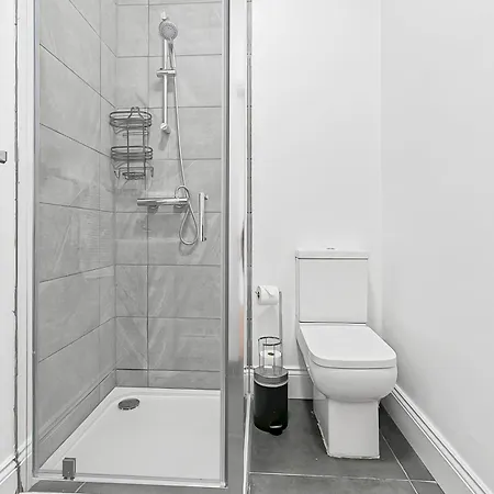 Spacious Cozy Flat West Hampsted Pass The Keys