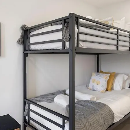 Apartment The Velvet Retreat London