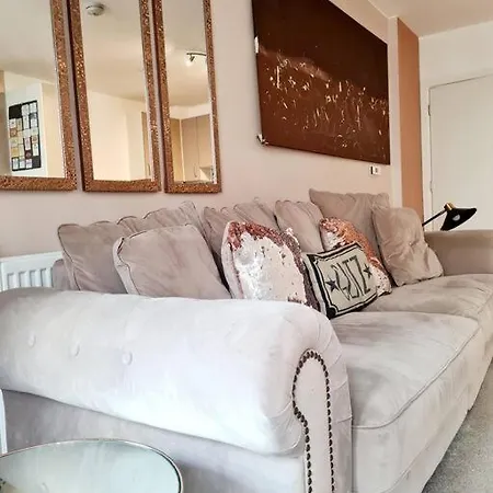 Stylish Near Tower Bridge לונדון