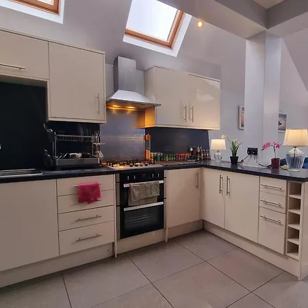 Homestay Garden View Double Room, 20 Mins To London, 1gb Internet London