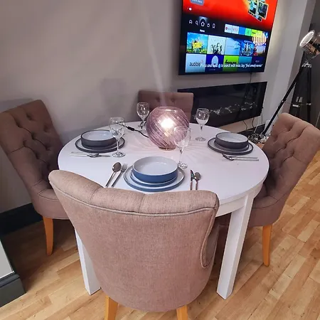 Garden View Double Room, 20 Mins To London, 1gb Internet Homestay London