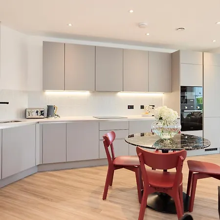 The Tottenham Wonder - Pleasing 2bdr Flat With Balcony Apartment London