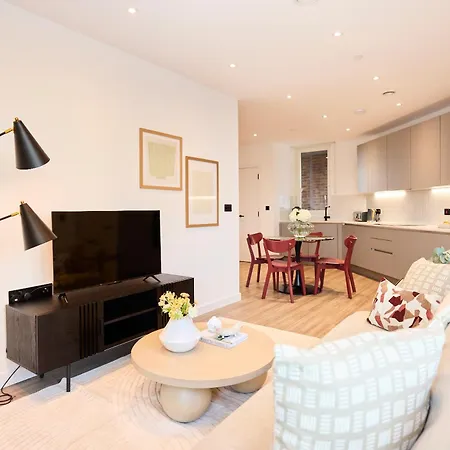 The Tottenham Wonder - Pleasing 2bdr Flat With Balcony *