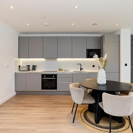 The Tottenham Hideaway - Alluring 1bdr Flat With Balcony Apartment