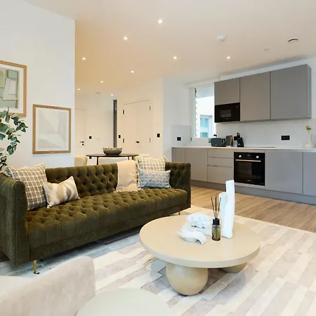 The Tottenham Retreat - Homely 2bdr Flat With Balcony Apartment *
