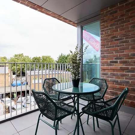 Daire The Tottenham Retreat - Homely 2bdr Flat With Balcony