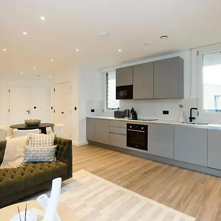 The Tottenham Retreat - Homely 2bdr Flat With Balcony Apartment London