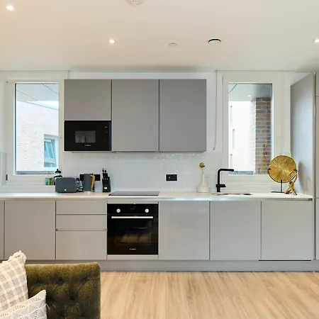 Apartment The Tottenham Retreat - Homely 2bdr Flat With Balcony