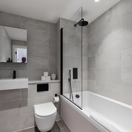Apartment The Tottenham Retreat - Homely 2bdr Flat With Balcony *