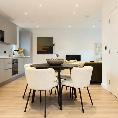 The Tottenham Retreat - Homely 2bdr Flat With Balcony Apartment *