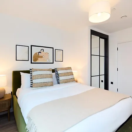 Apartment The Tottenham Retreat - Homely 2bdr Flat With Balcony London