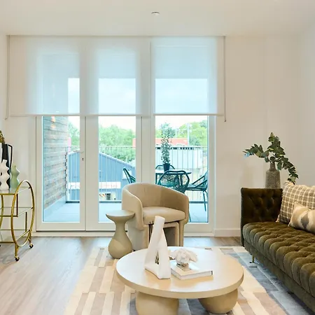 The Tottenham Retreat - Homely 2bdr Flat With Balcony London