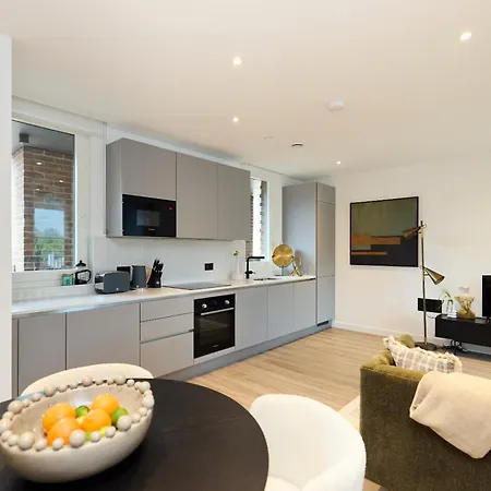 The Tottenham Retreat - Homely 2bdr Flat With Balcony * Londra