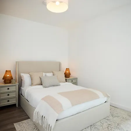 The Tottenham Escape - Lovely 2bdr Flat With Balcony Apartment *