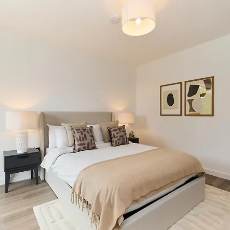 The Tottenham Escape - Lovely 2bdr Flat With Balcony Apartment London