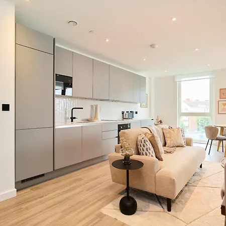 The Tottenham Escape - Lovely 2bdr Flat With Balcony London