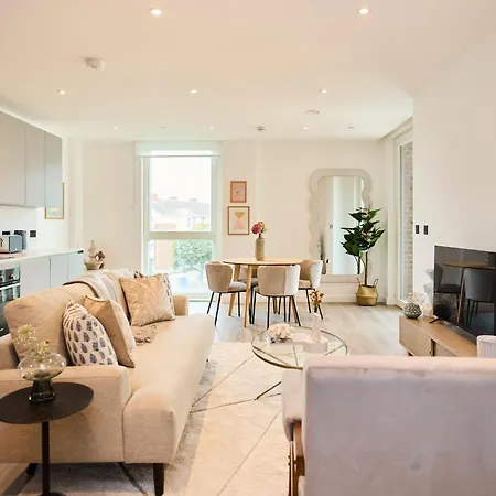 The Tottenham Escape - Lovely 2bdr Flat With Balcony Apartment *
