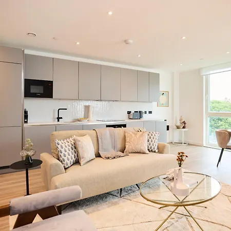 The Tottenham Escape - Lovely 2bdr Flat With Balcony Apartment *