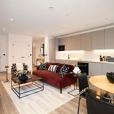 The Tottenham Hale Crib - Trendy 2bdr Flat With Balcony *