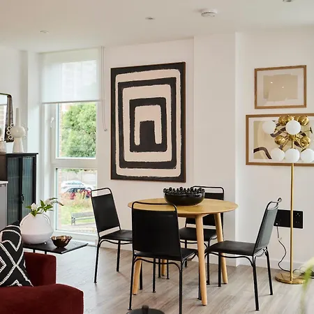 The Tottenham Hale Crib - Trendy 2bdr Flat With Balcony Apartment