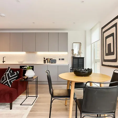 The Tottenham Hale Crib - Trendy 2bdr Flat With Balcony Apartment London