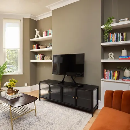The Furness Hideout - Charming 2bdr Flat With Garden * London