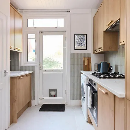 The Furness Hideout - Charming 2bdr Flat With Garden