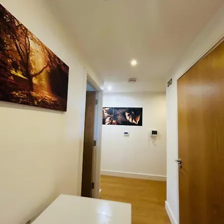 2 Bedroom Apartment, Greater London