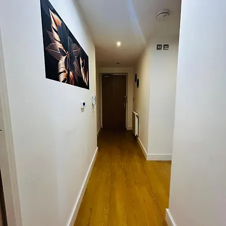 2 Bedroom Apartment, Greater London *