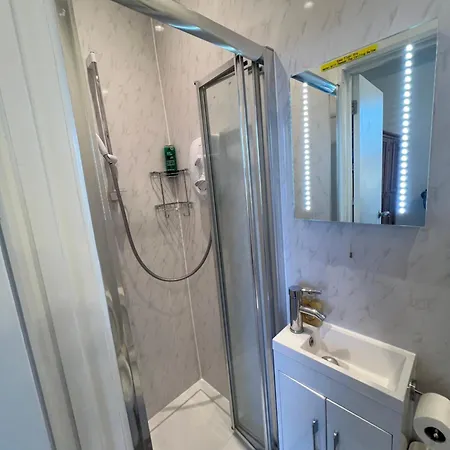 Private In Victorian House, Forest Hill, Londra